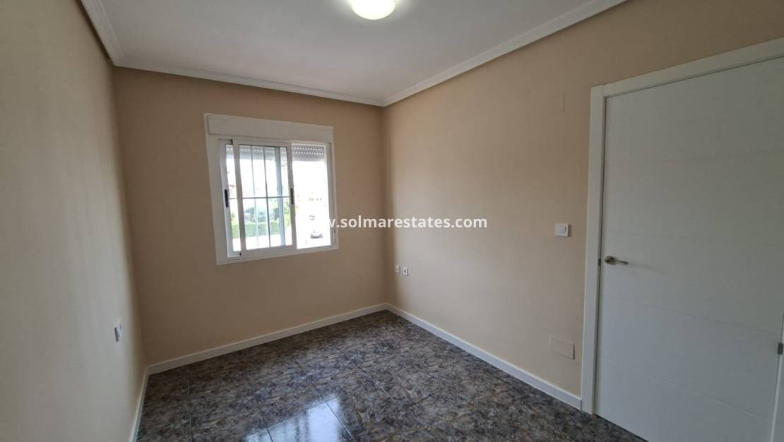2 Zimmer Apartment zu verkaufen in Playa Flamenca mit Pool - 179.000 € (Ref: 9808563)