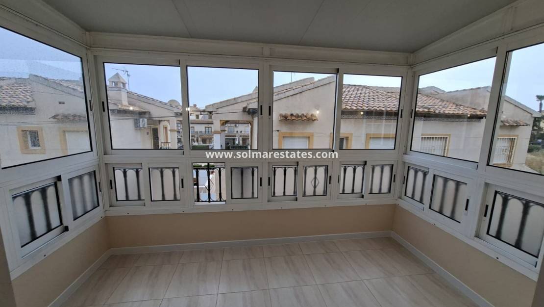 2 Zimmer Apartment zu verkaufen in Playa Flamenca mit Pool - 179.000 € (Ref: 9808563)