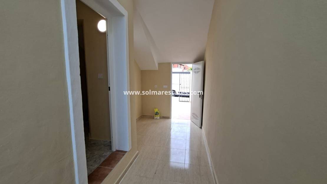 2 Zimmer Apartment zu verkaufen in Playa Flamenca mit Pool - 179.000 € (Ref: 9808563)
