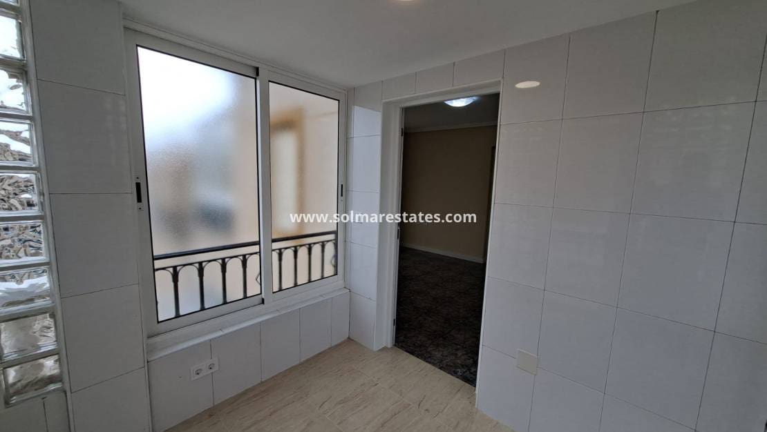 2 Zimmer Apartment zu verkaufen in Playa Flamenca mit Pool - 179.000 € (Ref: 9808563)