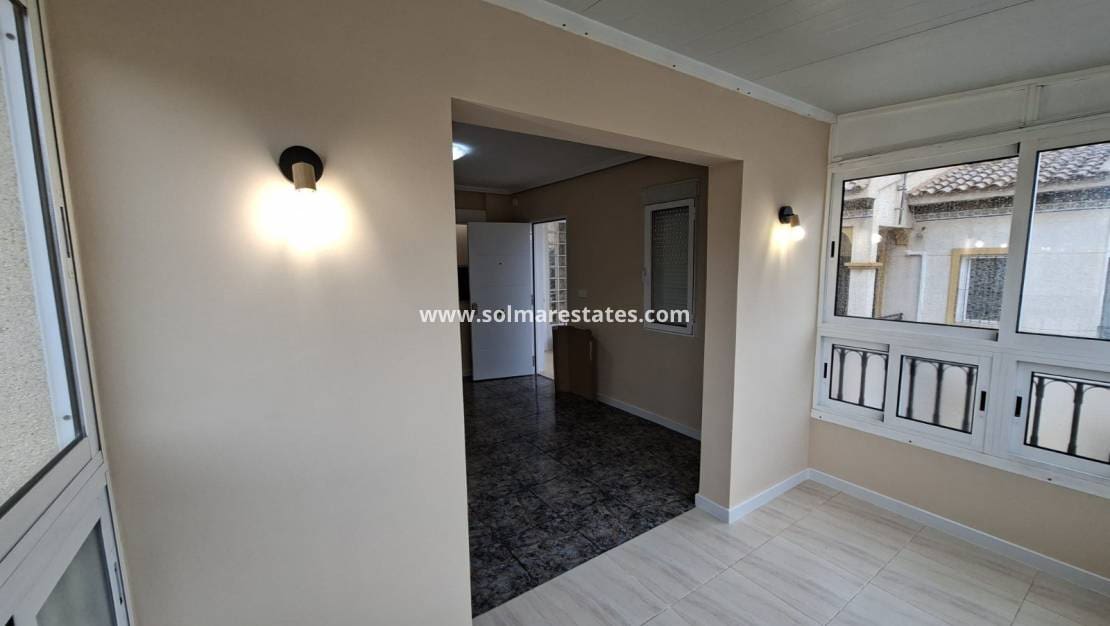 2 Zimmer Apartment zu verkaufen in Playa Flamenca mit Pool - 179.000 € (Ref: 9808563)