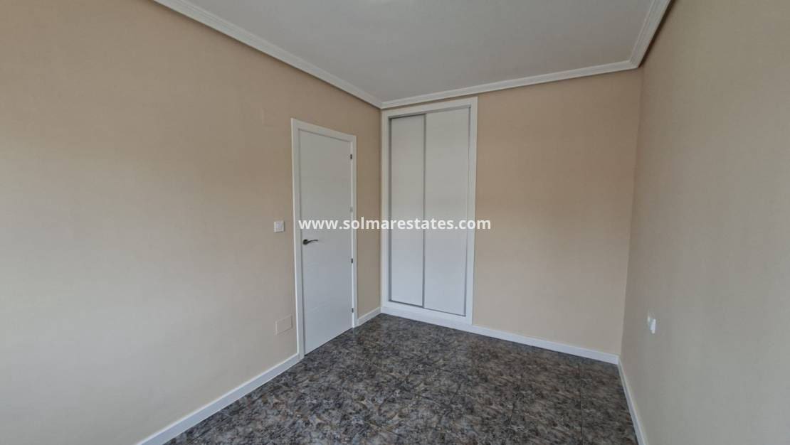 2 Zimmer Apartment zu verkaufen in Playa Flamenca mit Pool - 179.000 € (Ref: 9808563)