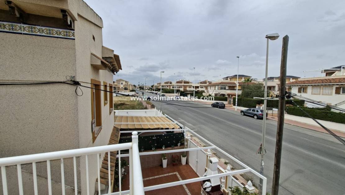 2 Zimmer Apartment zu verkaufen in Playa Flamenca mit Pool - 179.000 € (Ref: 9808563)