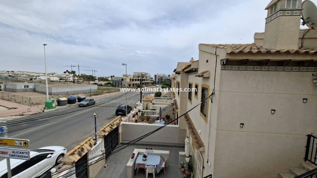 2 Zimmer Apartment zu verkaufen in Playa Flamenca mit Pool - 179.000 € (Ref: 9808563)