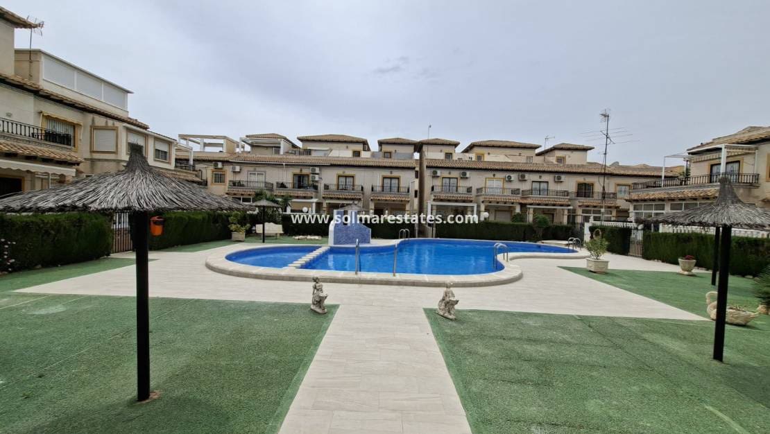 2 Zimmer Apartment zu verkaufen in Playa Flamenca mit Pool - 179.000 € (Ref: 9808563)