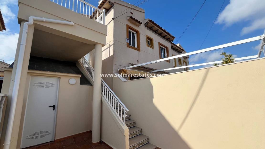 2 soverom Leilighet til salgs i Playa Flamenca med svømmebasseng - € 169 000 (Ref: 9808563)