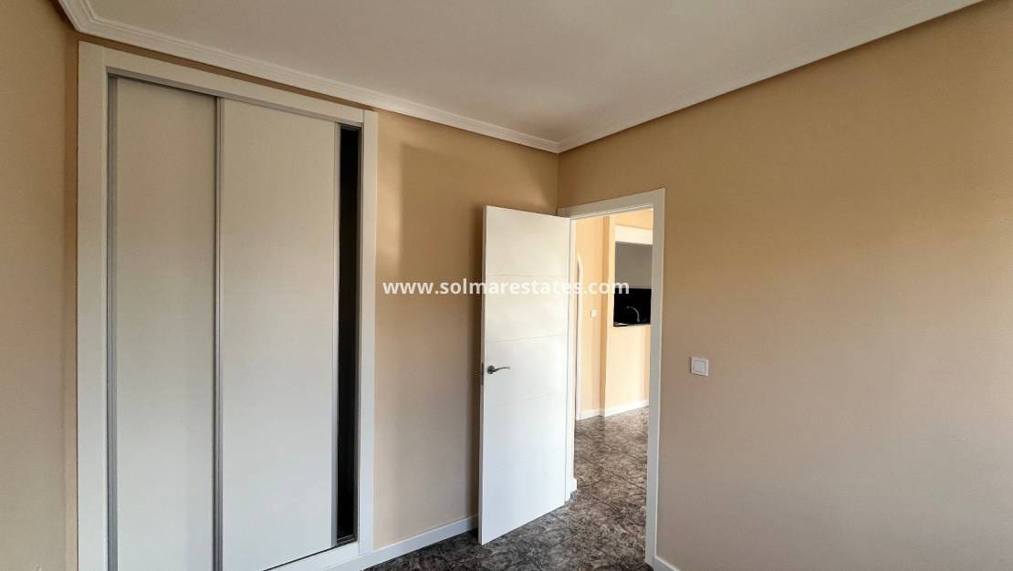 2 soverom Leilighet til salgs i Playa Flamenca med svømmebasseng - € 169 000 (Ref: 9808563)
