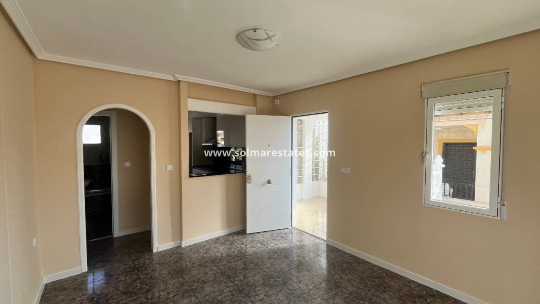 2 soverom Leilighet til salgs i Playa Flamenca med svømmebasseng - € 169 000 (Ref: 9808563)