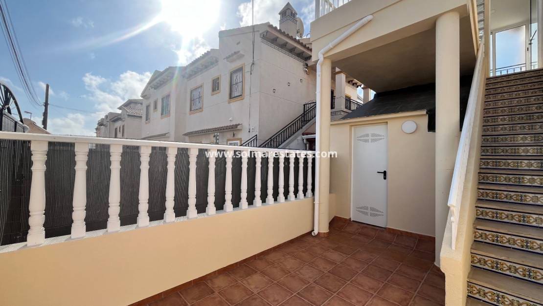 2 soverom Leilighet til salgs i Playa Flamenca med svømmebasseng - € 169 000 (Ref: 9808563)