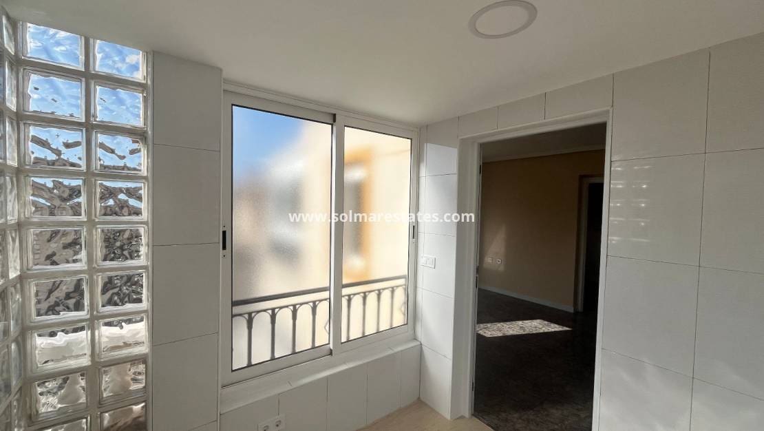 2 soverom Leilighet til salgs i Playa Flamenca med svømmebasseng - € 169 000 (Ref: 9808563)