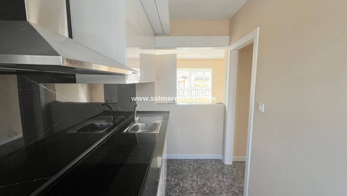 2 soverom Leilighet til salgs i Playa Flamenca med svømmebasseng - € 169 000 (Ref: 9808563)
