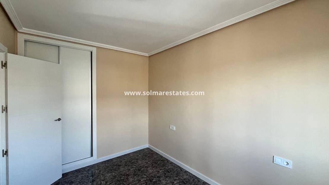 2 soverom Leilighet til salgs i Playa Flamenca med svømmebasseng - € 169 000 (Ref: 9808563)