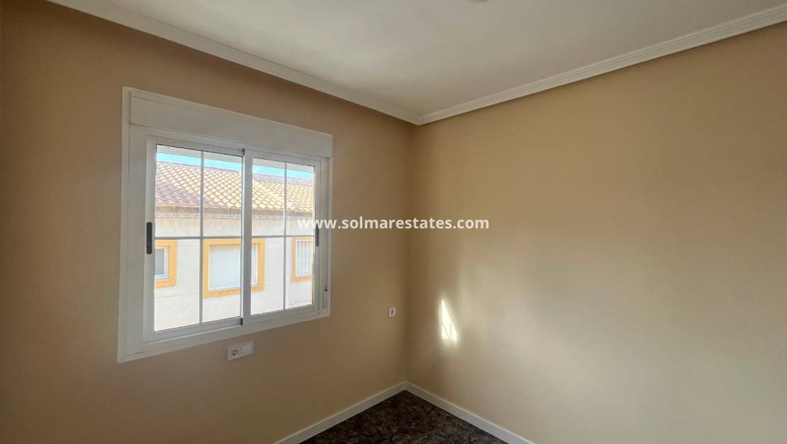 2 soverom Leilighet til salgs i Playa Flamenca med svømmebasseng - € 169 000 (Ref: 9808563)