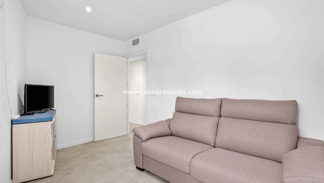 3 sovrum Lägenhet till salu i Campoamor med pool - 349 000 € (Ref: 9814708)