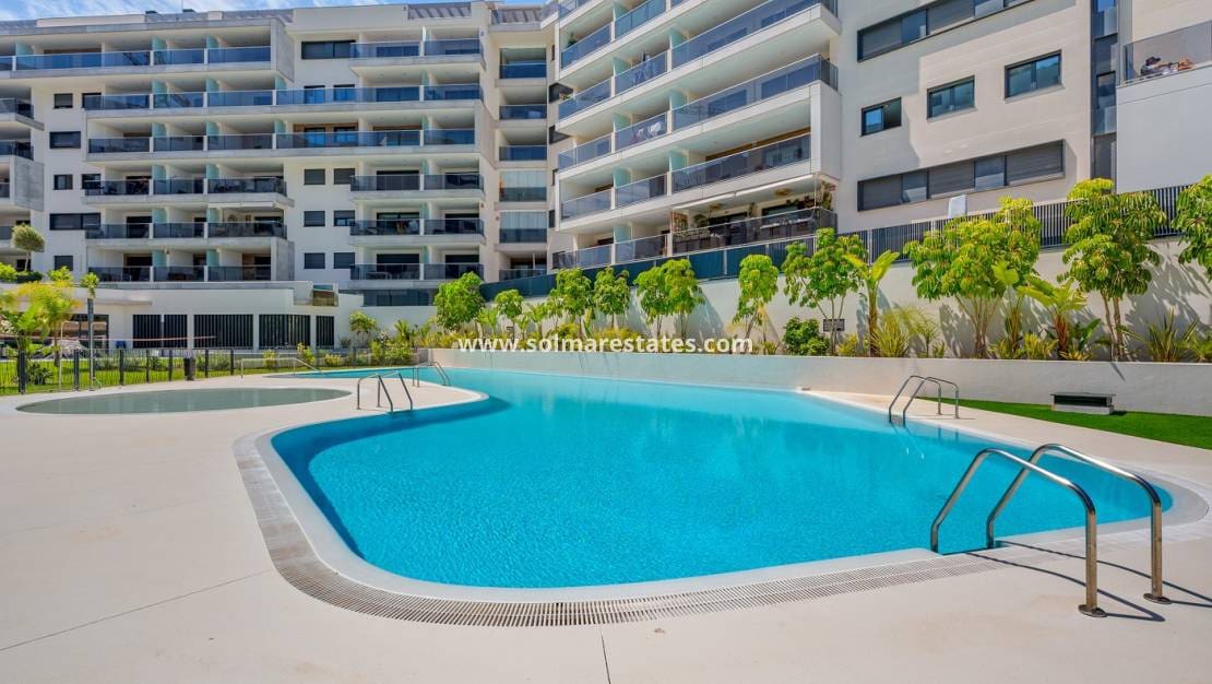 3 sovrum Lägenhet till salu i Campoamor med pool - 349 000 € (Ref: 9814708)
