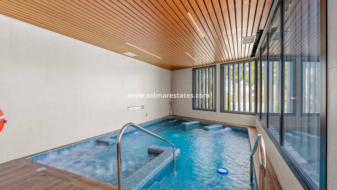 3 sovrum Lägenhet till salu i Campoamor med pool - 349 000 € (Ref: 9814708)