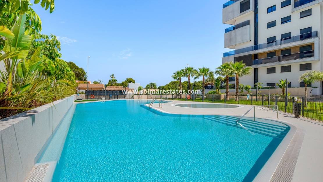 3 sovrum Lägenhet till salu i Campoamor med pool - 349 000 € (Ref: 9814708)