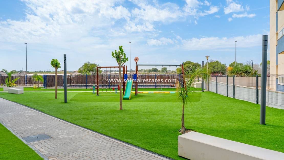 3 sovrum Lägenhet till salu i Campoamor med pool - 349 000 € (Ref: 9814708)