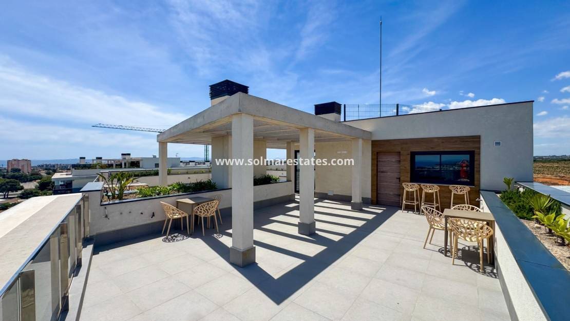 3 soveværelse Lejlighed til salg i Campoamor med swimmingpool - € 349.000 (Ref: 9814708)