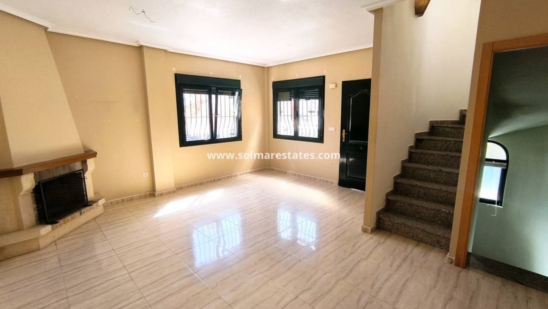 2 slaapkamer Halfvrijstaande villa te koop in Ciudad Quesada met zwembad - € 229.950 (Ref: 9814709)