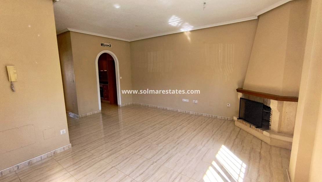 2 slaapkamer Halfvrijstaande villa te koop in Ciudad Quesada met zwembad - € 229.950 (Ref: 9814709)