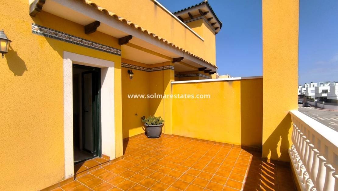 2 slaapkamer Halfvrijstaande villa te koop in Ciudad Quesada met zwembad - € 229.950 (Ref: 9814709)
