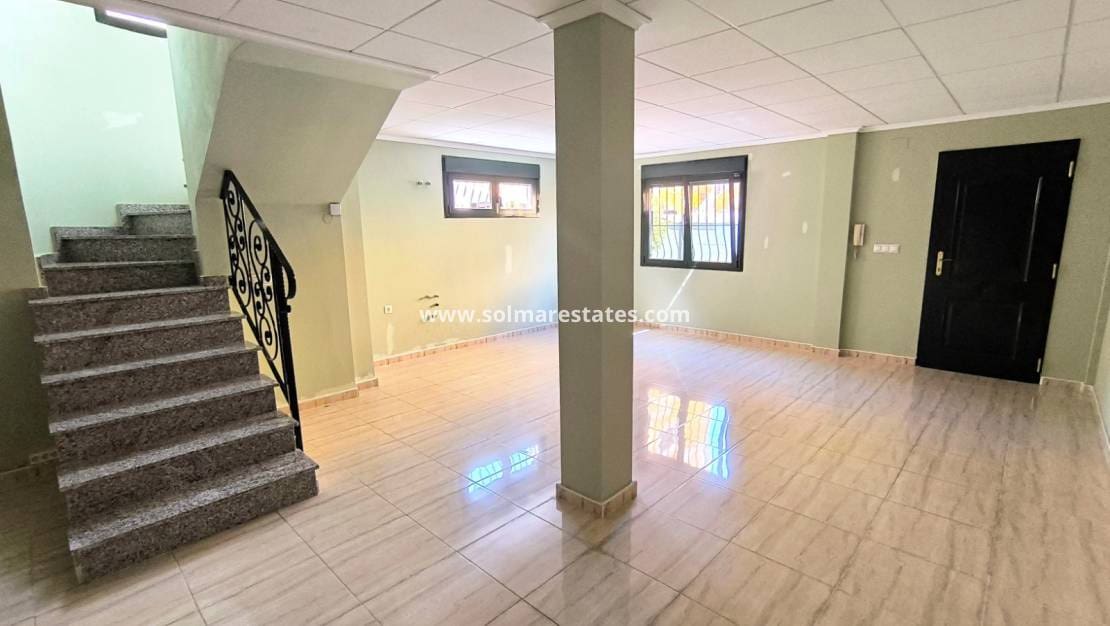 2 slaapkamer Halfvrijstaande villa te koop in Ciudad Quesada met zwembad - € 229.950 (Ref: 9814709)