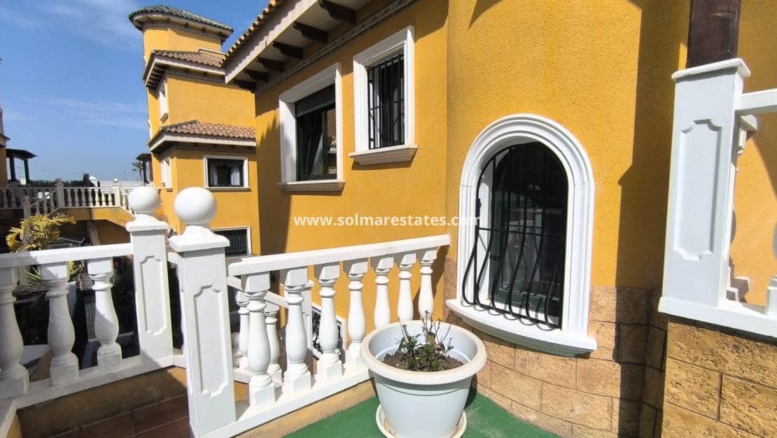 2 slaapkamer Halfvrijstaande villa te koop in Ciudad Quesada met zwembad - € 229.950 (Ref: 9814709)