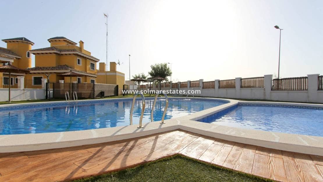 2 slaapkamer Halfvrijstaande villa te koop in Ciudad Quesada met zwembad - € 229.950 (Ref: 9814709)