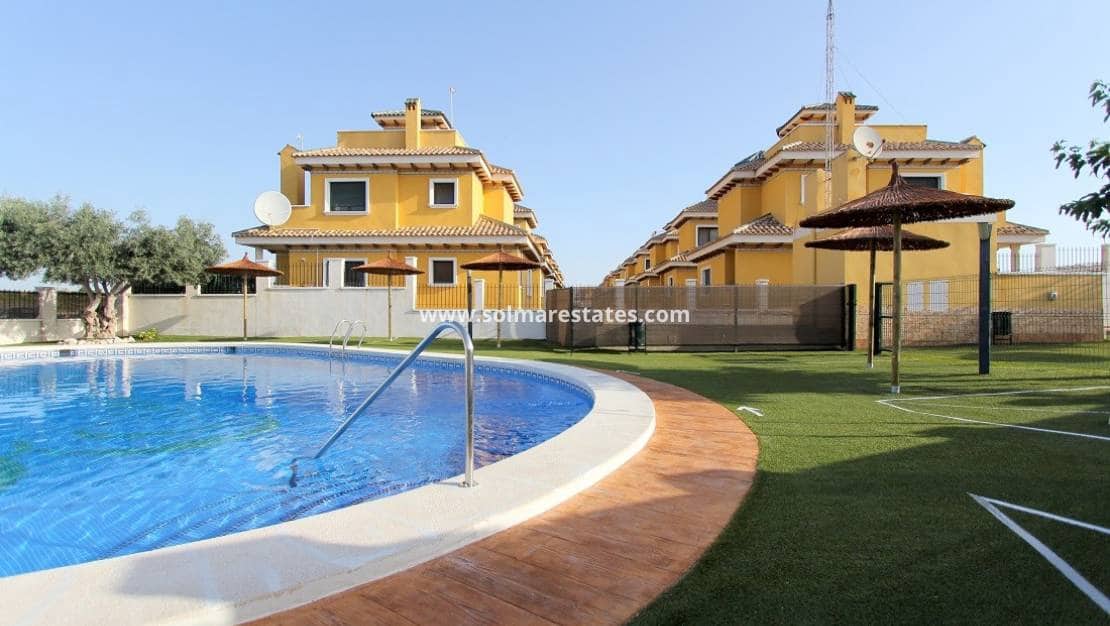 2 slaapkamer Halfvrijstaande villa te koop in Ciudad Quesada met zwembad - € 229.950 (Ref: 9814709)