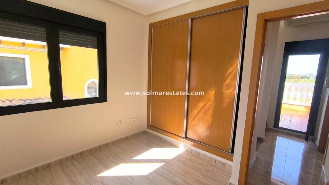 3 slaapkamer Halfvrijstaande villa te koop in Ciudad Quesada met zwembad - € 249.950 (Ref: 9814710)