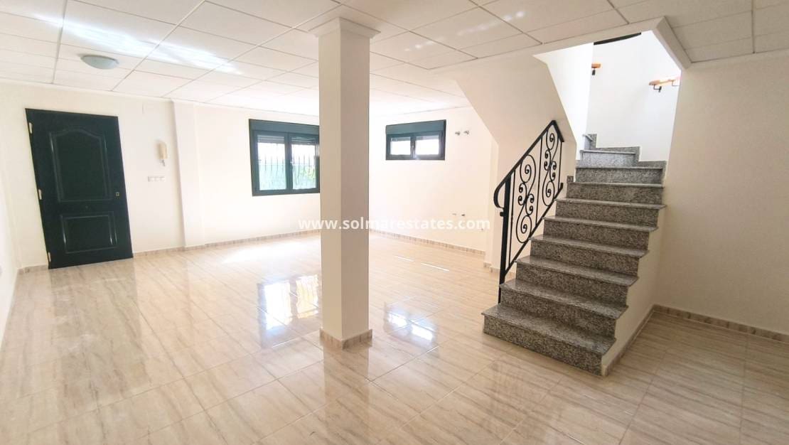 3 slaapkamer Halfvrijstaande villa te koop in Ciudad Quesada met zwembad - € 249.950 (Ref: 9814710)