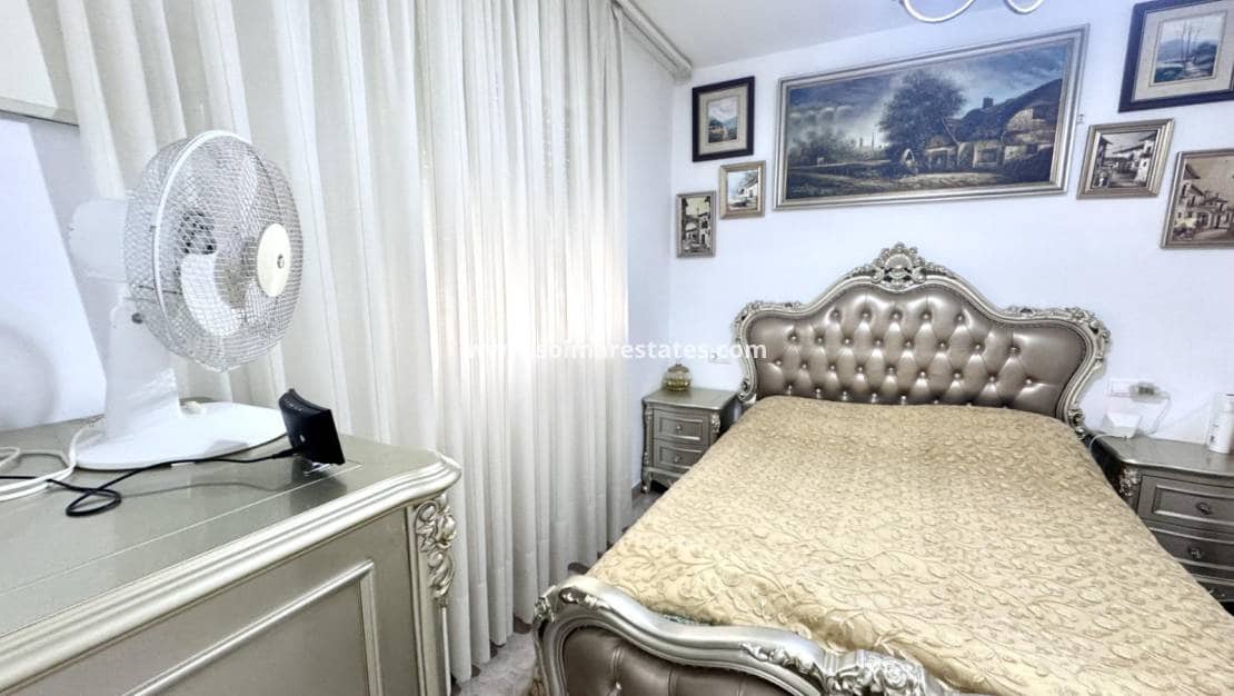 3 chambre Villa/Maison Mitoyenne à vendre à Playa Flamenca avec piscine - 210 000 € (Ref: 9814711)