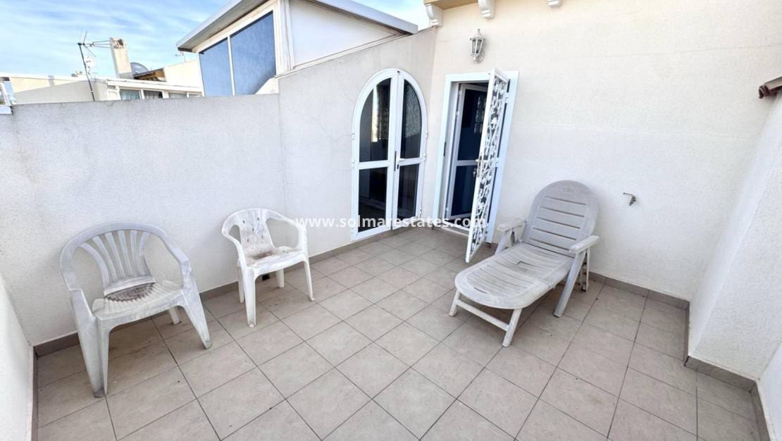 3 chambre Villa/Maison Mitoyenne à vendre à Playa Flamenca avec piscine - 210 000 € (Ref: 9814711)