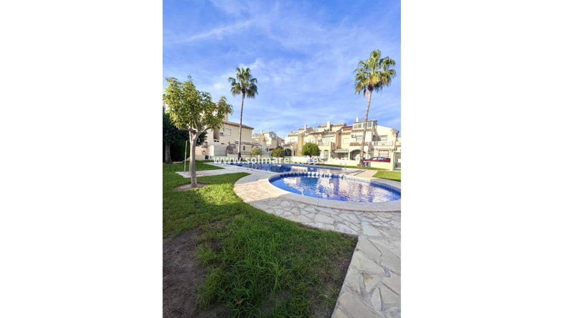 3 chambre Villa/Maison Mitoyenne à vendre à Playa Flamenca avec piscine - 210 000 € (Ref: 9814711)