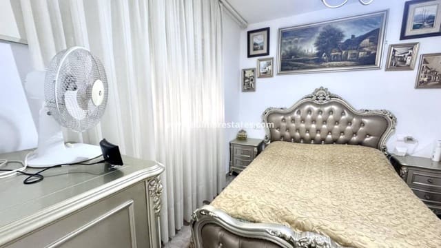 3 chambre Villa/Maison Mitoyenne à vendre à Playa Flamenca, Orihuela avec piscine - 210 000 € (Ref: 9814711)