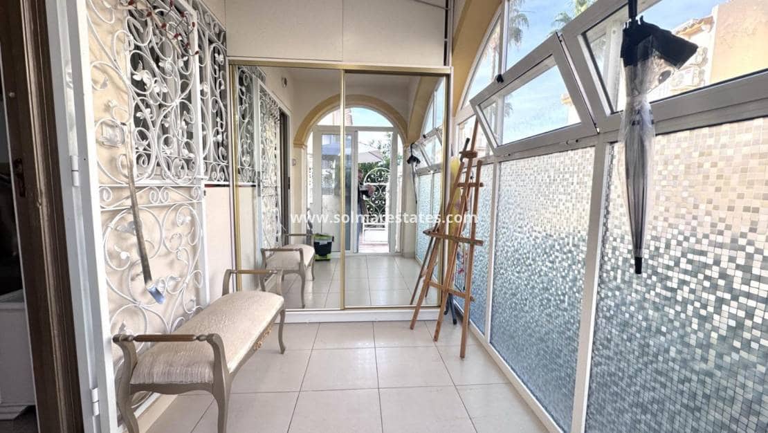 3 chambre Villa/Maison Mitoyenne à vendre à Playa Flamenca avec piscine - 210 000 € (Ref: 9814711)