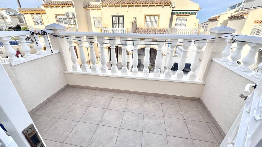 3 chambre Villa/Maison Mitoyenne à vendre à Playa Flamenca avec piscine - 210 000 € (Ref: 9814711)