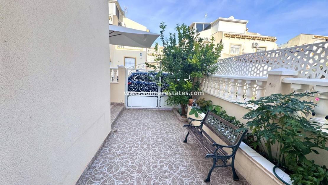 3 chambre Villa/Maison Mitoyenne à vendre à Playa Flamenca avec piscine - 210 000 € (Ref: 9814711)