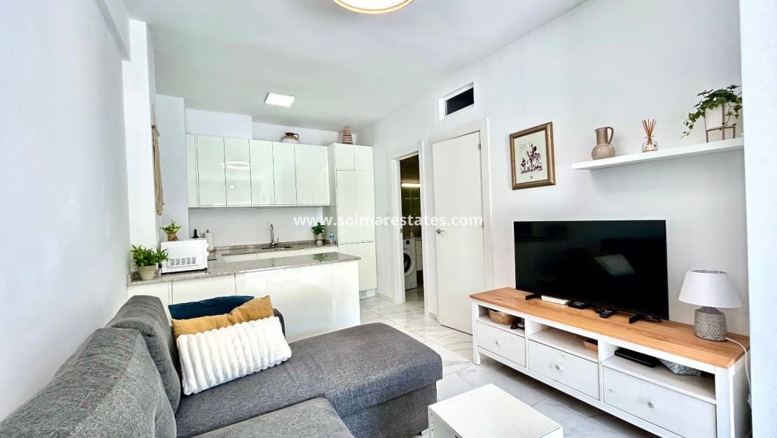 2 soveværelse Lejlighed til salg i La Zenia - € 189.900 (Ref: 9816242)
