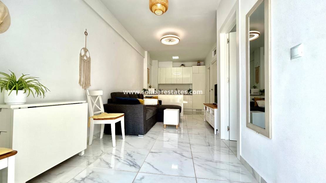 2 soveværelse Lejlighed til salg i La Zenia - € 189.900 (Ref: 9816242)