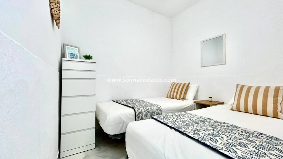 2 soveværelse Lejlighed til salg i La Zenia - € 189.900 (Ref: 9816242)