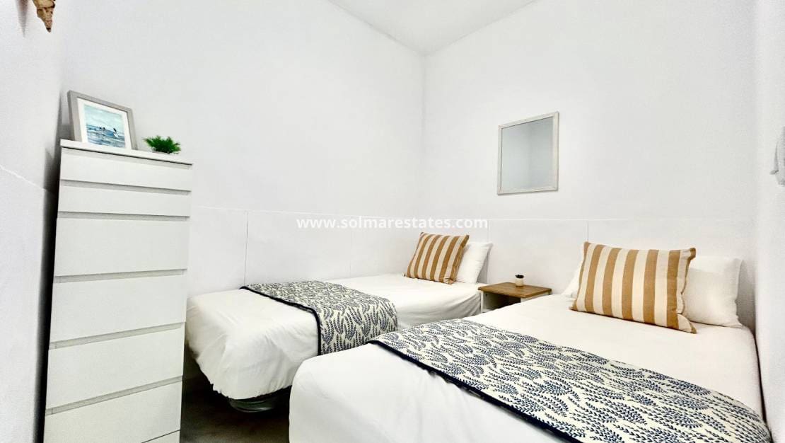 2 soveværelse Lejlighed til salg i La Zenia - € 189.900 (Ref: 9816242)