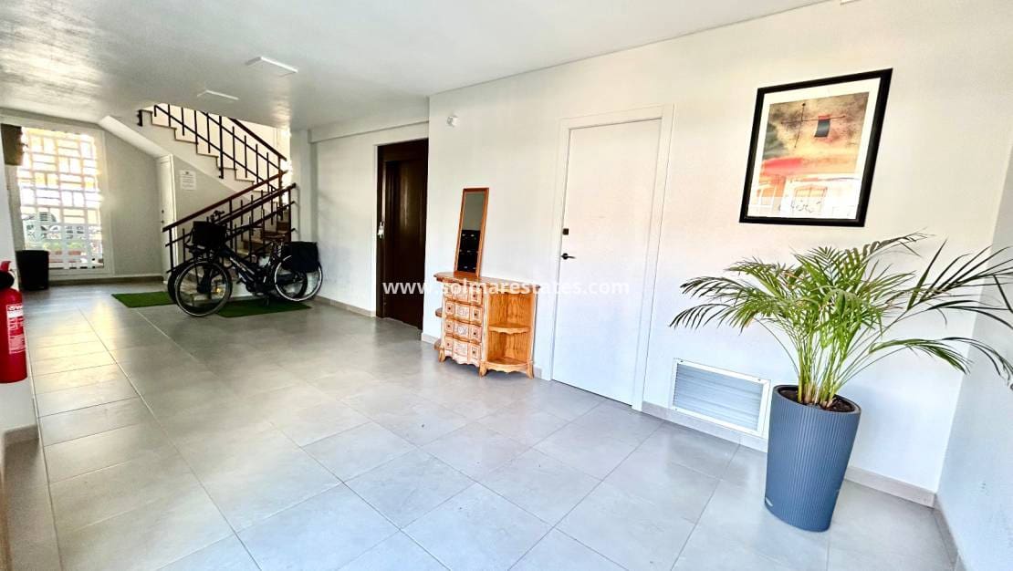 2 soveværelse Lejlighed til salg i La Zenia - € 189.900 (Ref: 9816242)
