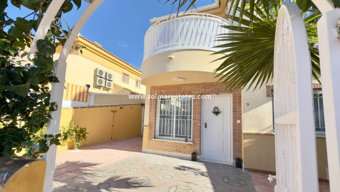 3 sypialnia Dom blizniak na sprzedaż w Ciudad Quesada z basenem - 260 000 € (Ref: 9816244)