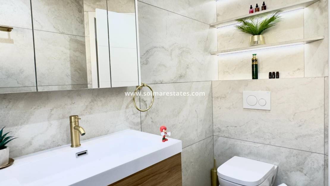 3 sypialnia Dom blizniak na sprzedaż w Ciudad Quesada z basenem - 260 000 € (Ref: 9816244)