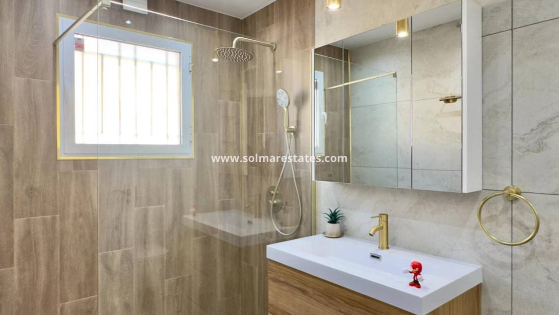 3 sypialnia Dom blizniak na sprzedaż w Ciudad Quesada z basenem - 260 000 € (Ref: 9816244)