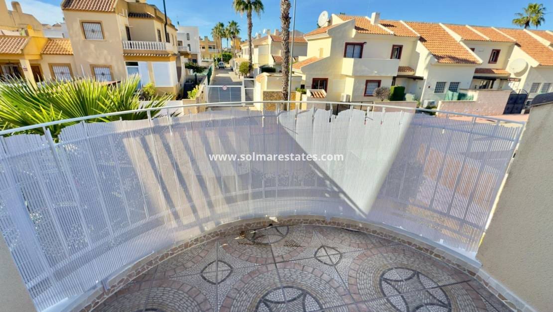 3 sypialnia Dom blizniak na sprzedaż w Ciudad Quesada z basenem - 260 000 € (Ref: 9816244)