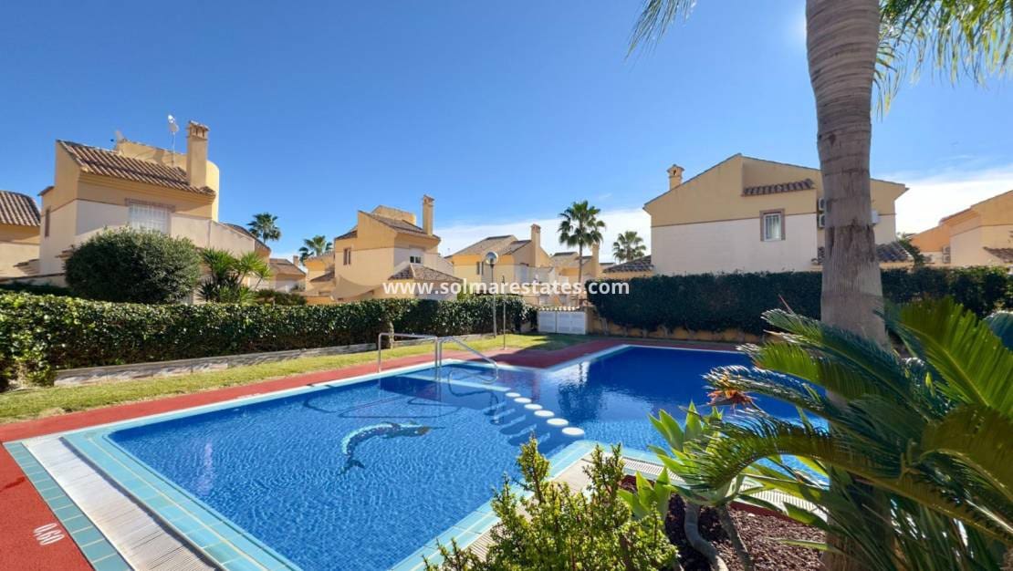 3 sypialnia Dom blizniak na sprzedaż w Ciudad Quesada z basenem - 260 000 € (Ref: 9816244)