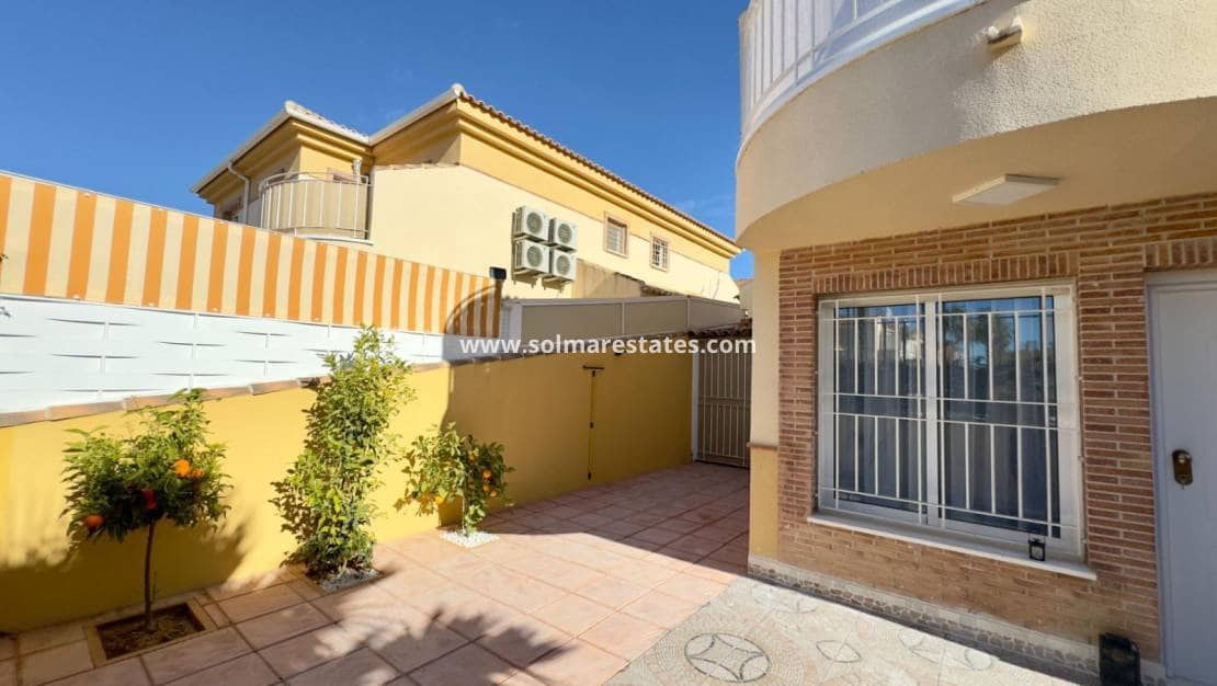 3 sypialnia Dom blizniak na sprzedaż w Ciudad Quesada z basenem - 260 000 € (Ref: 9816244)